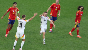 Nijemci kukaju, ali džaba - Ruka jeste, penal nije, stiglo objašnjenje sudijske odluke