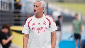 Real Madrid je spremio najveću transfer bombu ovog ljeta! Mourinho lično nazvao fudbalera