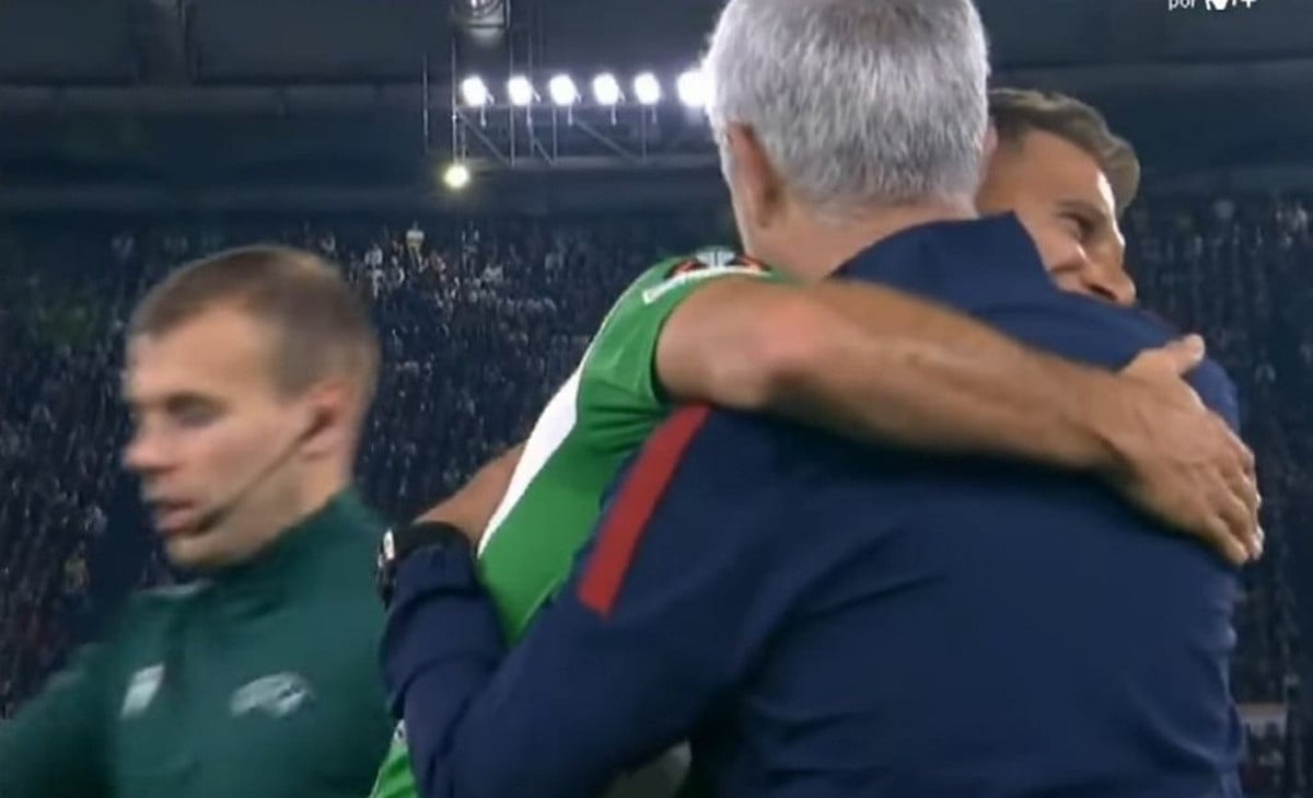 To je ljubav prema fudbalu: Mourinho i protivnik pali jedan drugom u zagrljaj