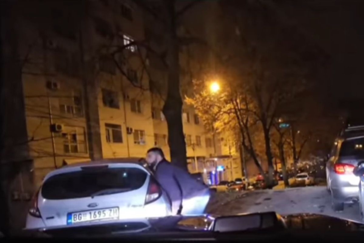 Snimljen trenutak kako Kolašinac podiže automobil na ulici: "Nema bahaćenja kad je on tu"