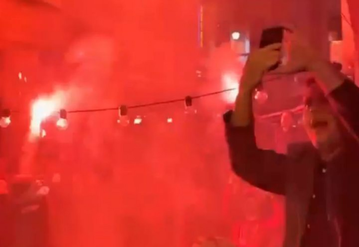 Amar Rahmanović pokazao kakva ludnica je sinoć bila u centru Sarajeva Amar Rahmanović pokazao kakva ludnica je sinoć bila u centru Sarajeva