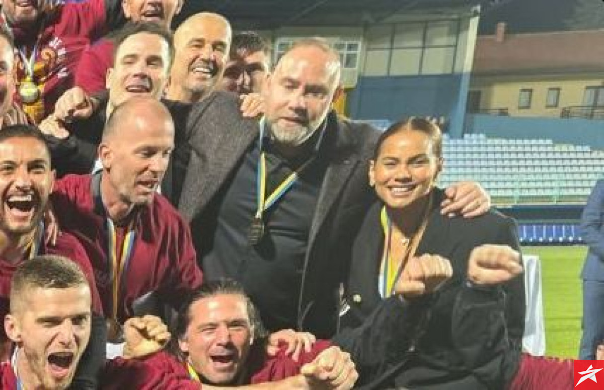 Ismir Mirvić nakon osvajanja Kupa BiH: "Trofej posvećujemo Vedranu Puljiću i njegovoj porodici" Ismir Mirvić nakon osvajanja Kupa BiH: "Trofej posvećujemo Vedranu Puljiću i njegovoj porodici"