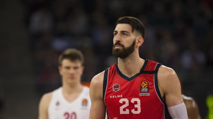 Olympiakos trijumfalno kroz Vitoriju, Real kroz Milano