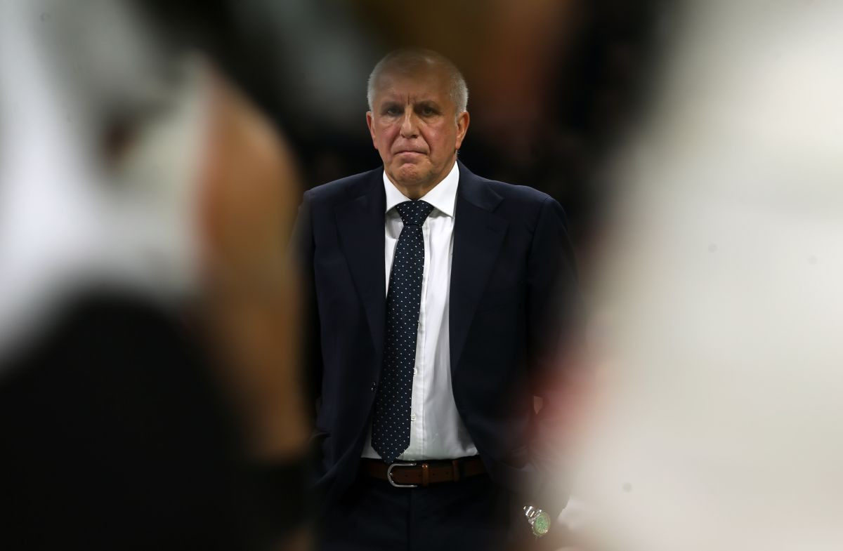 Obradović došao glave dva čovjeka Crvene zvezde, napad je žestok: "Neznalice je*ene" Obradović došao glave dva čovjeka Crvene zvezde, napad je žestok: "Neznalice je*ene"