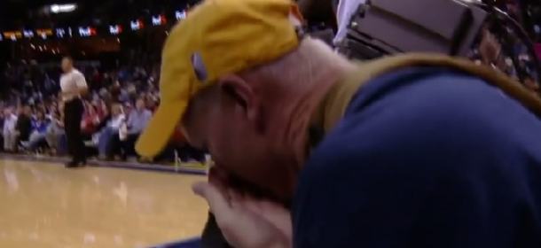Kakav bezobrazluk: NBA igrač udario kamermana