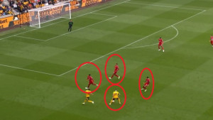 Trojica igrača Liverpoola ga okružila, a onda neviđen amaterizam i bijes Jurgena Kloppa!