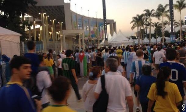 Pred Maracanom na desetine hiljada navijača