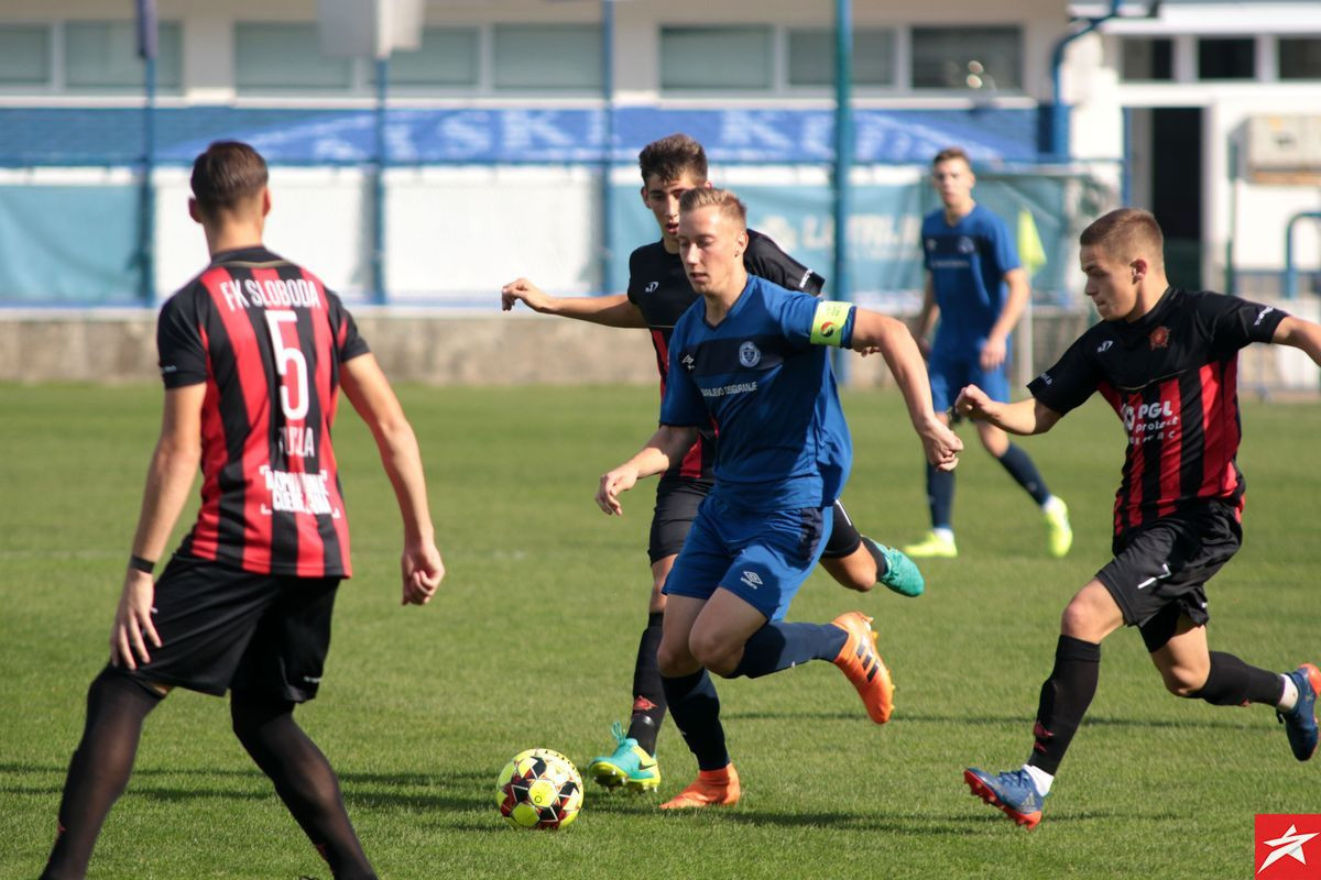 Juniori Željezničara gubili 2:0 kod Veleža, pa slavili važnu pobjedu Juniori Željezničara gubili 2:0 kod Veleža, pa slavili važnu pobjedu