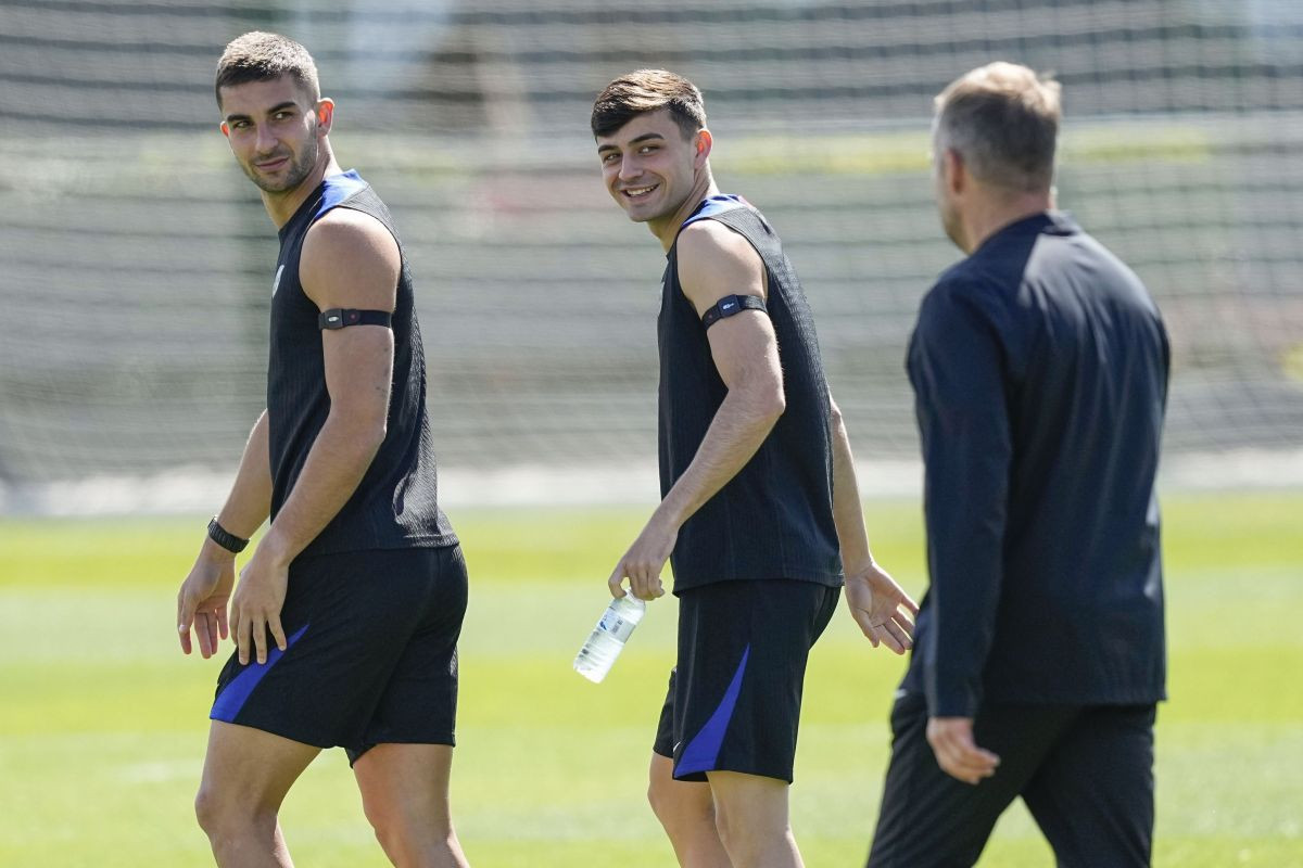 Žestok udarac za Flicka pred meč za titulu: Fudbaler Barcelone sinoć hitno operisan! Žestok udarac za Flicka pred meč za titulu: Fudbaler Barcelone sinoć hitno operisan!