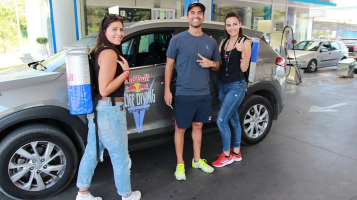 Euforiju oko Red Bull Cliff Divinga podgrijali skakači na INA benzinskoj stanici Sutina