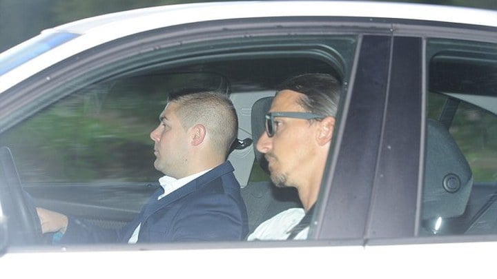 Princ u bijelom BMW-u stigao u Manchester