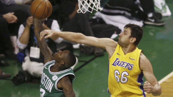 Lakersi otpustili Boguta nakon 38 utakmica sezone