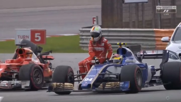 Bizarna scena: Incident Vettela i Strolla