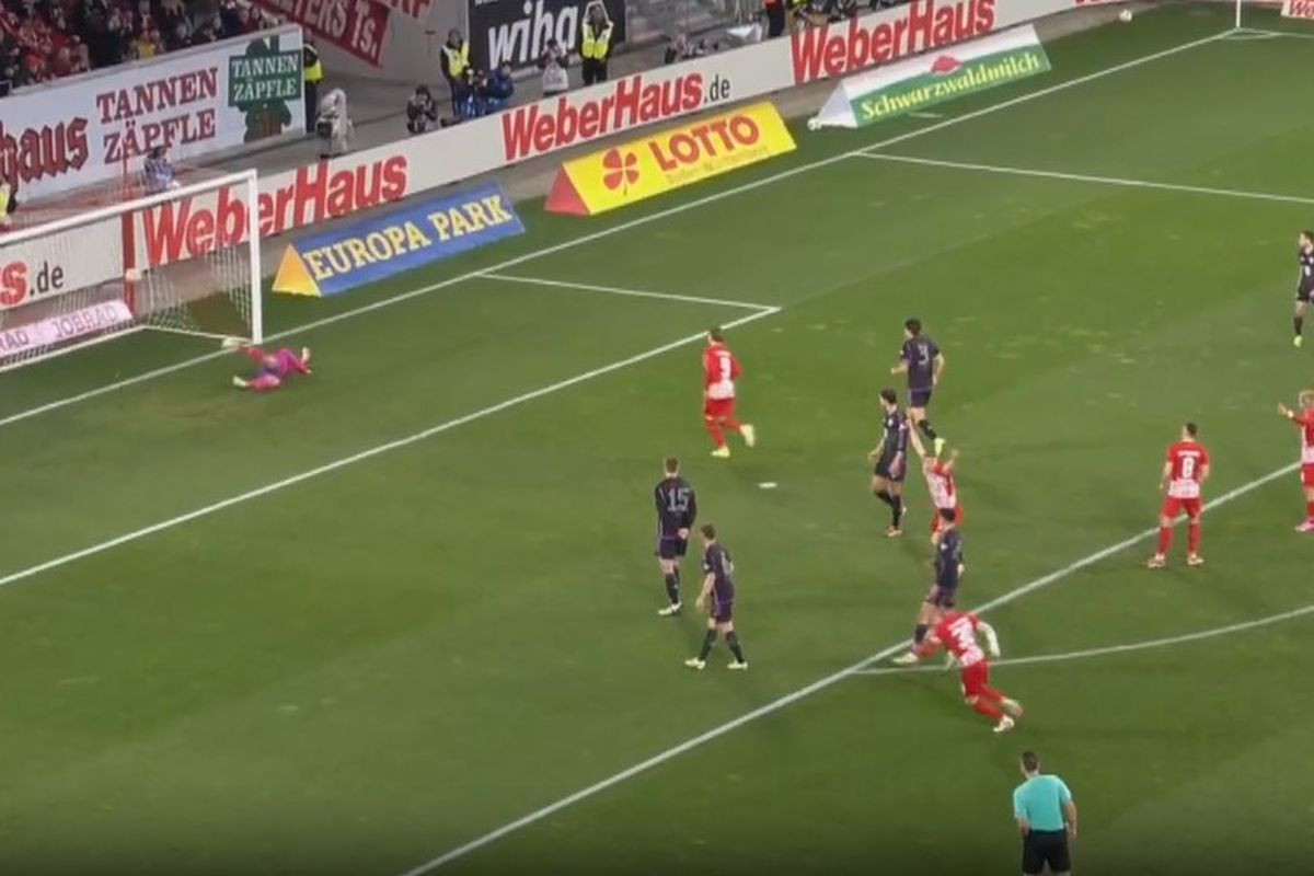 Minut je 12., Neuer izvodi čudo, prečka zaustavlja spektakl, ali potom Bayernu više pomoći nije bilo