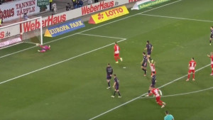 Minut je 12., Neuer izvodi čudo, prečka zaustavlja spektakl, ali potom Bayernu više pomoći nije bilo