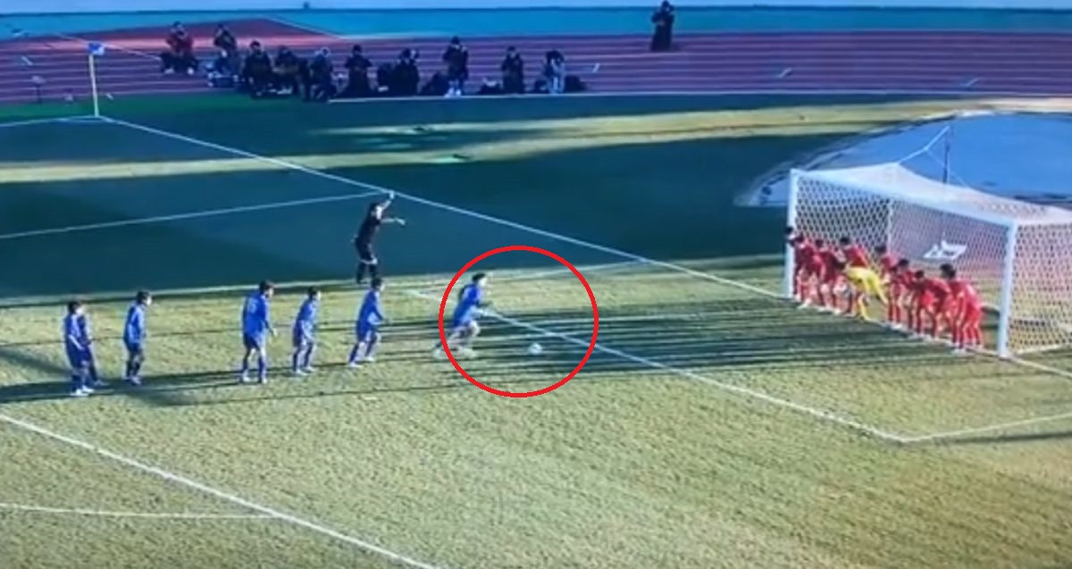 Nikad viđeni indirekt: 11 igrača na liniji, a šuteri se zalijeću kao na traci, uslijedilo je "fliper