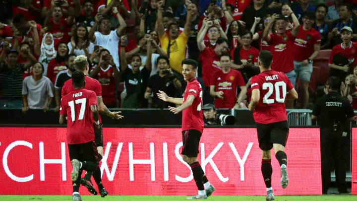 Manchester United se provukao protiv trećeligaša, West Ham se obrukao