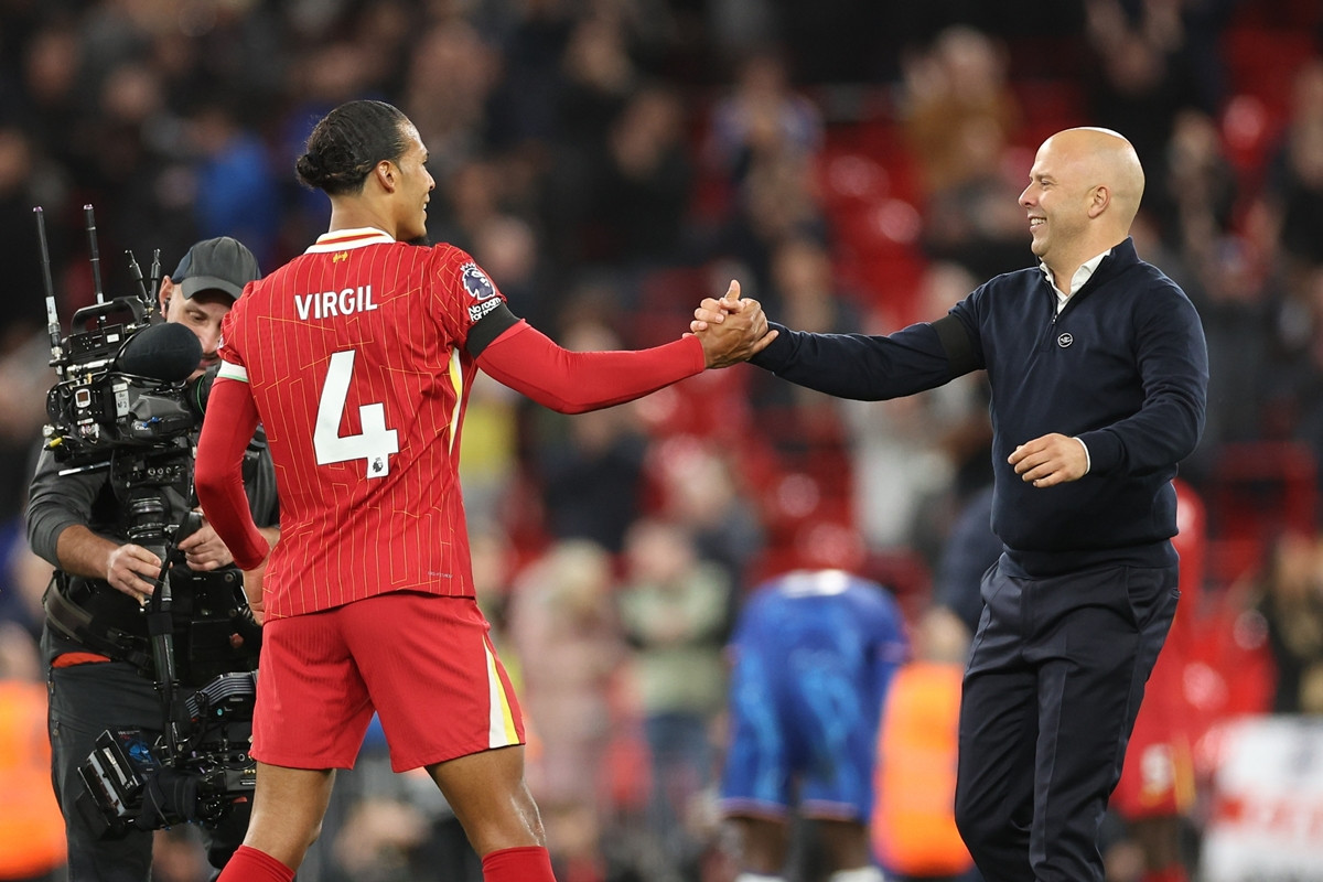 Virgil van Dijk je već bivši, Arne Slot mu je ekspresno pronašao zamjenu i to u Barceloni Virgil van Dijk je već bivši, Arne Slot mu je ekspresno pronašao zamjenu i to u Barceloni