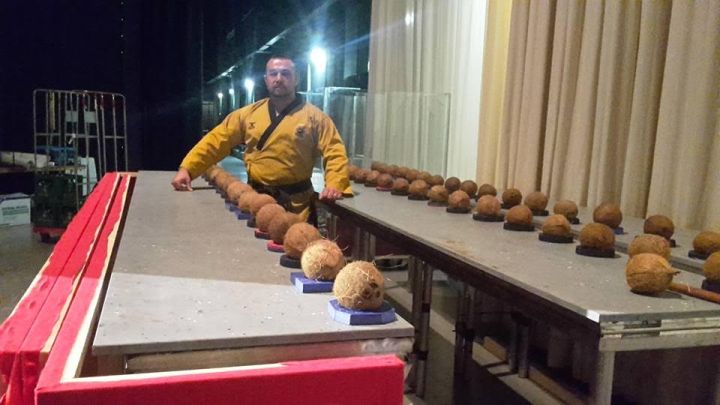 Bh. ginisov rekorder u Amsterdamu razbio 50 kokosovih oraha