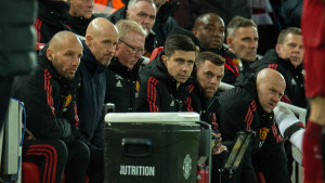 Debakl na Anfieldu boli, ali objava Manchester United je tek predmet ismijavanja