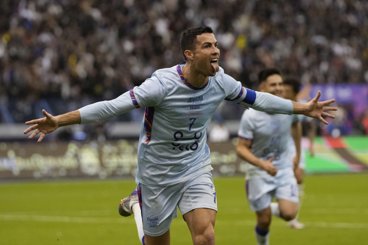 Ronaldo ima dvije konkretne ponude na stolu, a "mjerka" ga više od pet klubova Ronaldo ima dvije konkretne ponude na stolu, a "mjerka" ga više od pet klubova