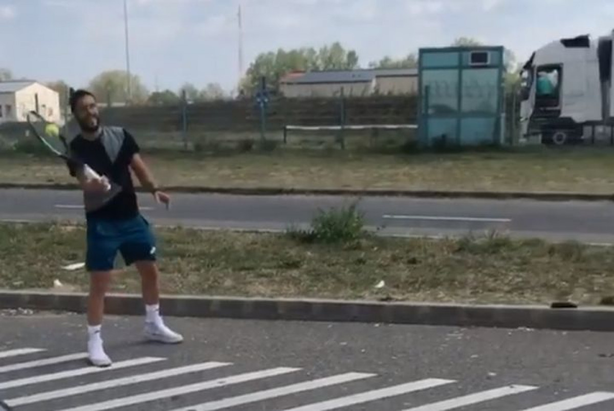 Damir Džumhur "zaglavio" na granici zbog gužve, pa s bratom Zlatanom zaigrao tenisa