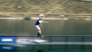 Jamie Huser postavio svjetski rekord u wakeboardingu vožnjom šinom dužine 140 metara