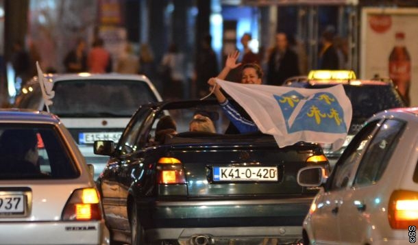 I noćas se slavi na sarajevskim ulicama I noćas se slavi na sarajevskim ulicama