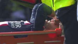 Po želudac opasne scene na Parku prinčeva: Neymar totalno pogubljen, u suzama završio na nosilima