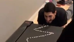 Udri brigu na veselje u izolaciji: Enes Kanter postaje hit na internetu