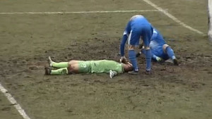 Fejzić dobio težak udarac, ostao na travnjaku bez svijesti