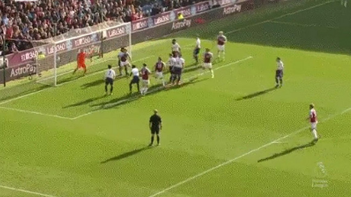 Hladan tuš za Tottenham na Turf Mooru