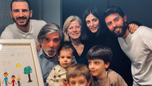 Bonuccija kritikuju zbog fotografije, supruga stala u njegovu odbranu