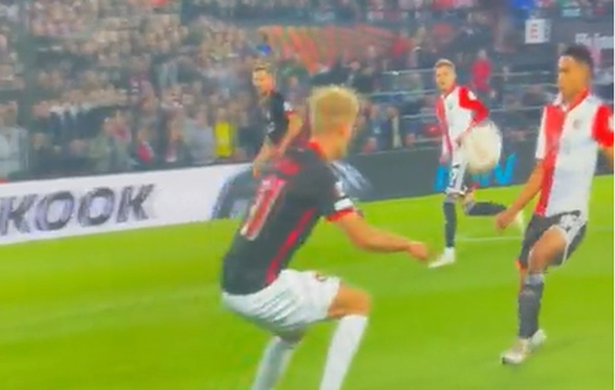 Bezobrazluk fudbalera Feyenoorda nema granicu: Da stvar bude gora pravio se "gluh" Bezobrazluk fudbalera Feyenoorda nema granicu: Da stvar bude gora pravio se "gluh"