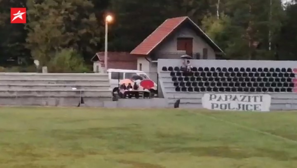 Treće poluvrijeme u Poljicu: Uzalud kiša, niko nije ni pomišljao da ode sa stadiona