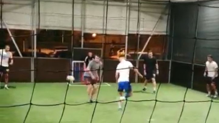 Odmara se kod kuće: Ivan Perišić zaigrao fudbal na terminu s prijateljima