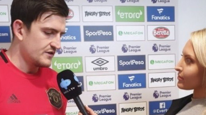 Harry Maguire nije mogao odoljeti bujnim grudima zgodne novinarke