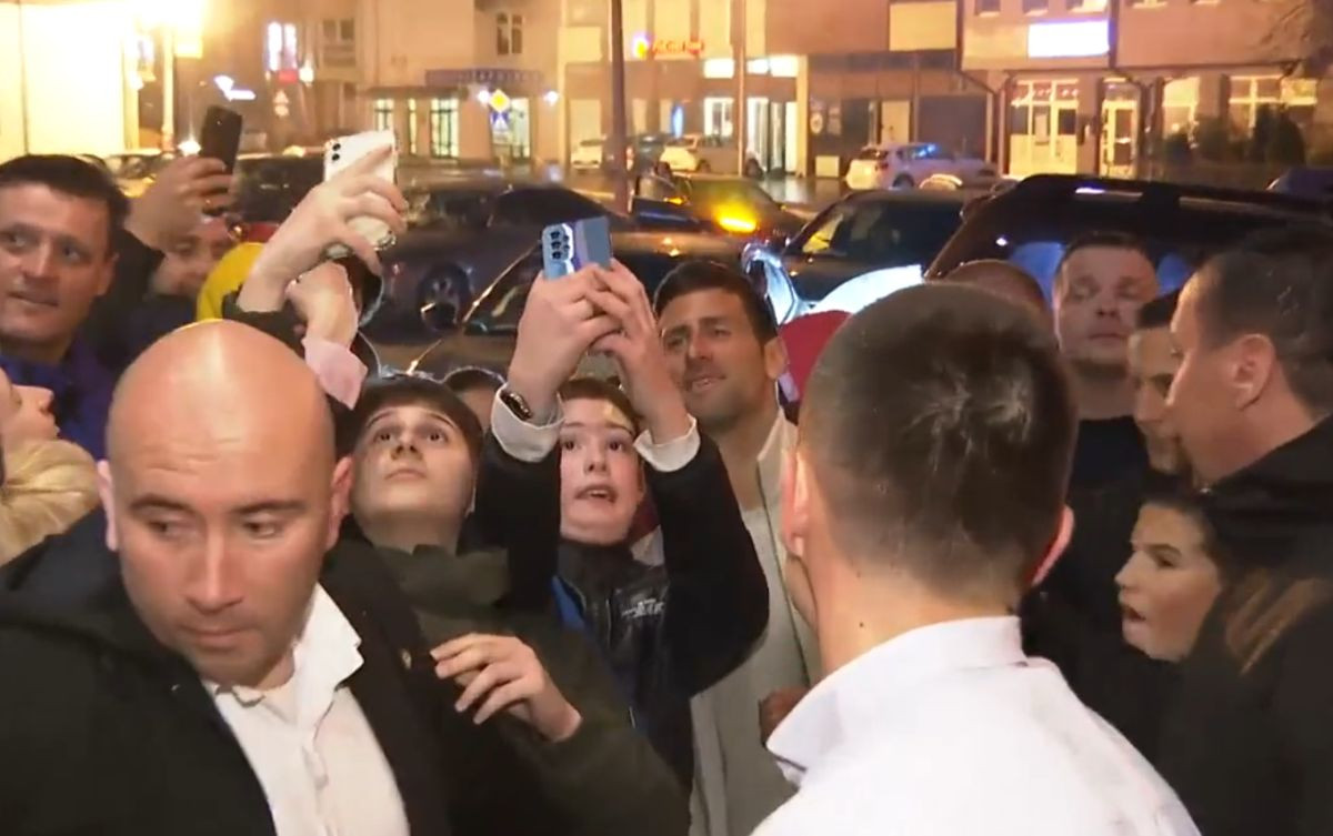 Nevjerovatan doček za Đokovića u Banjoj Luci, takmičio se u tucanju jaja Nevjerovatan doček za Đokovića u Banjoj Luci, takmičio se u tucanju jaja