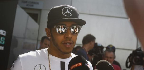 Hamilton: Drago mi je zbog Ferrarija