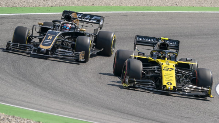 Renault baš nema sreće: I kamion izletio s ceste...