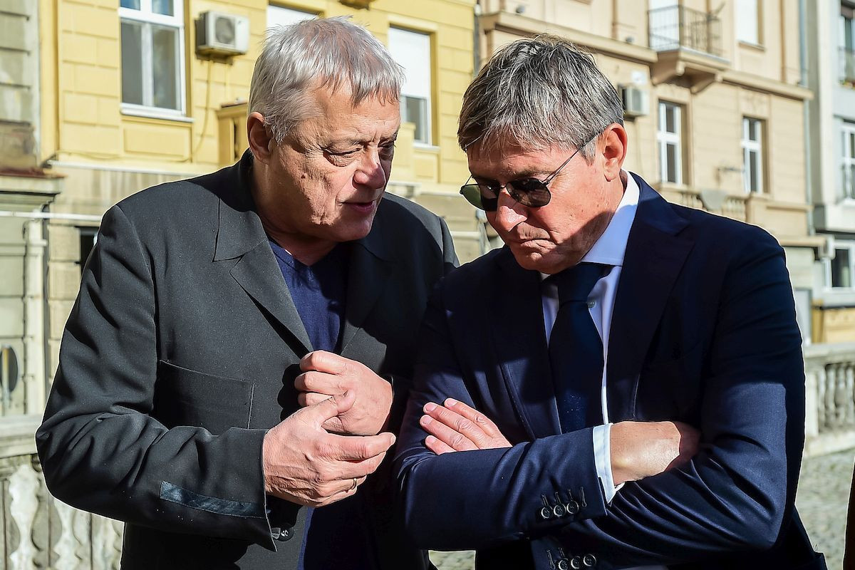Ruse je načisto upropastio, sad je spreman zamijeniti Piksija na klupi Srbije: "On samo želi da..." Ruse je načisto upropastio, sad je spreman zamijeniti Piksija na klupi Srbije: "On samo želi da..."