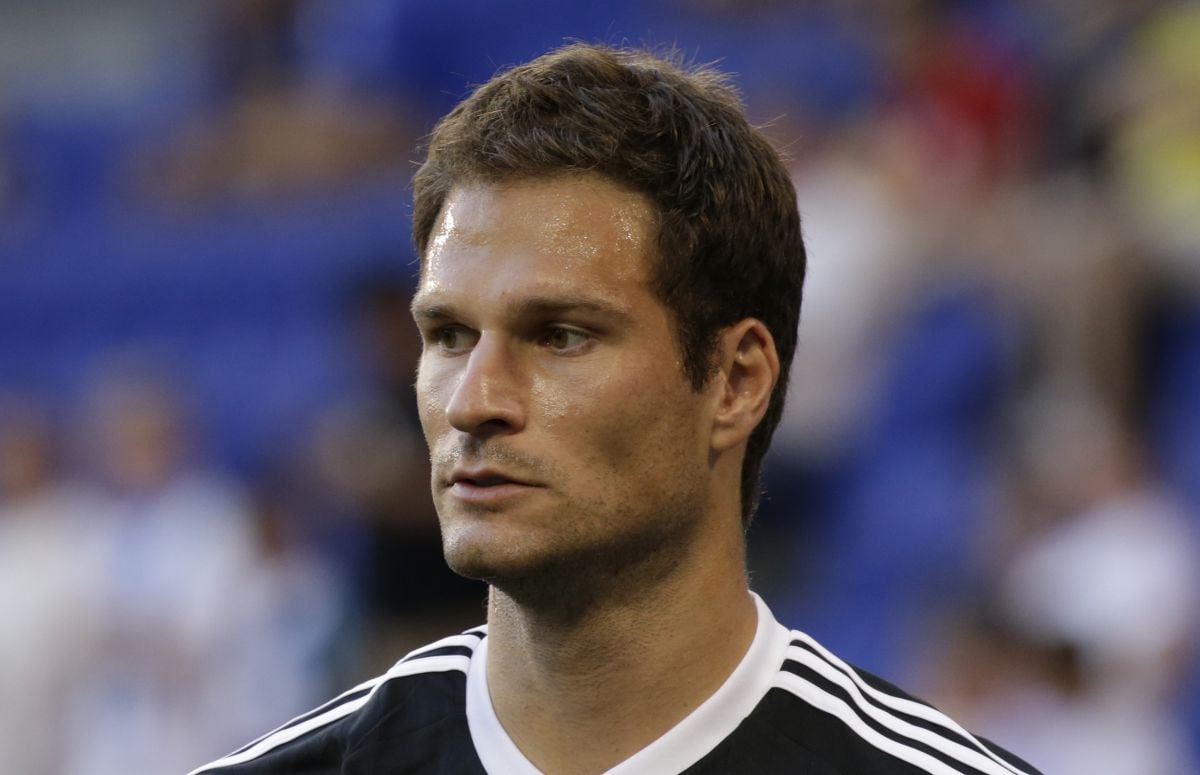 Asmir Begović ima novi klub: Bivši bh. reprezentativac potpisao za nekadašnjeg prvaka Engleske