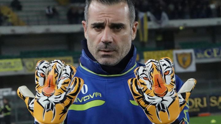 Legendarni italijanski golman ipak nije završio sa fudbalom - igraće špica!
