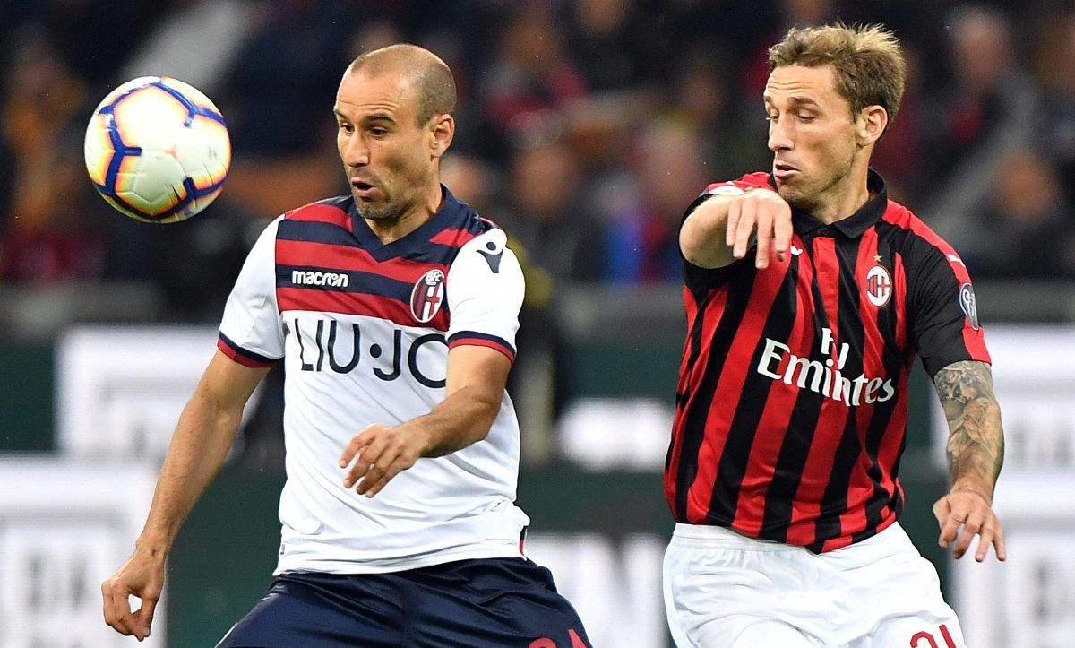 Milan dobio Bolognu i ostao u trci za Ligu prvaka, pobjedu zasjenio potez Bakayoka