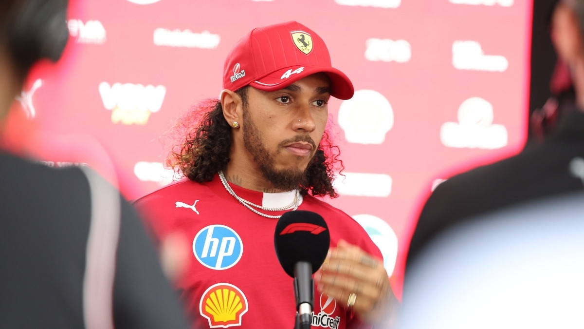 Lewis Hamilton nije mogao izdržati, pa javno reagovao na kritike Lewis Hamilton nije mogao izdržati, pa javno reagovao na kritike