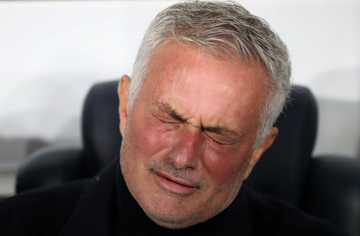 Mourinho ispratio veliki skandal u Turskoj, pa poručio: "Pozovite policiju!" Mourinho ispratio veliki skandal u Turskoj, pa poručio: "Pozovite policiju!"