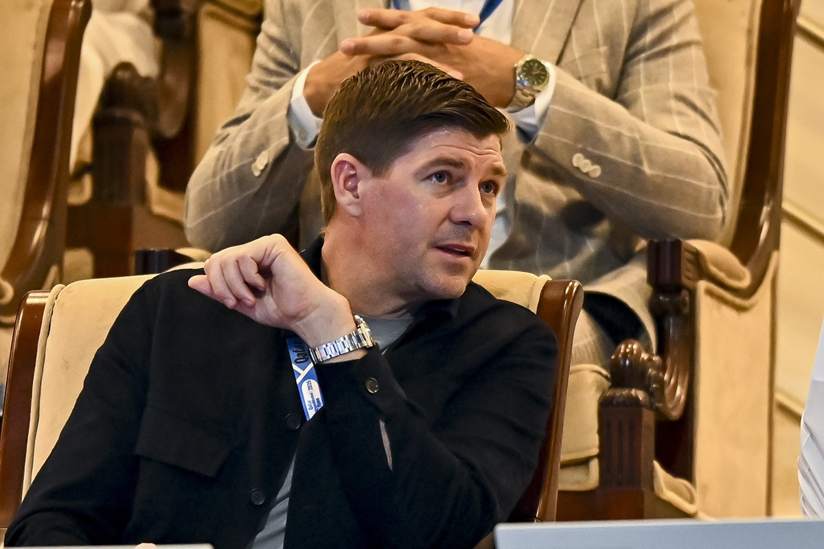 Steven Gerrard oduševio svijet gestom osam dana nakon pogibije Jote i njegovog brata Steven Gerrard oduševio svijet gestom osam dana nakon pogibije Jote i njegovog brata