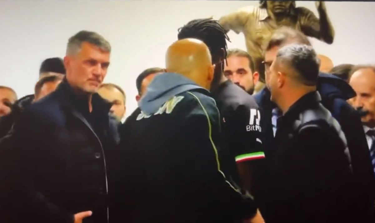 Dok se ultrasi Napolija međusobno mlate, Maldini poput lokalnog šerifa: "Šta hoćeš koji ku*ac?"