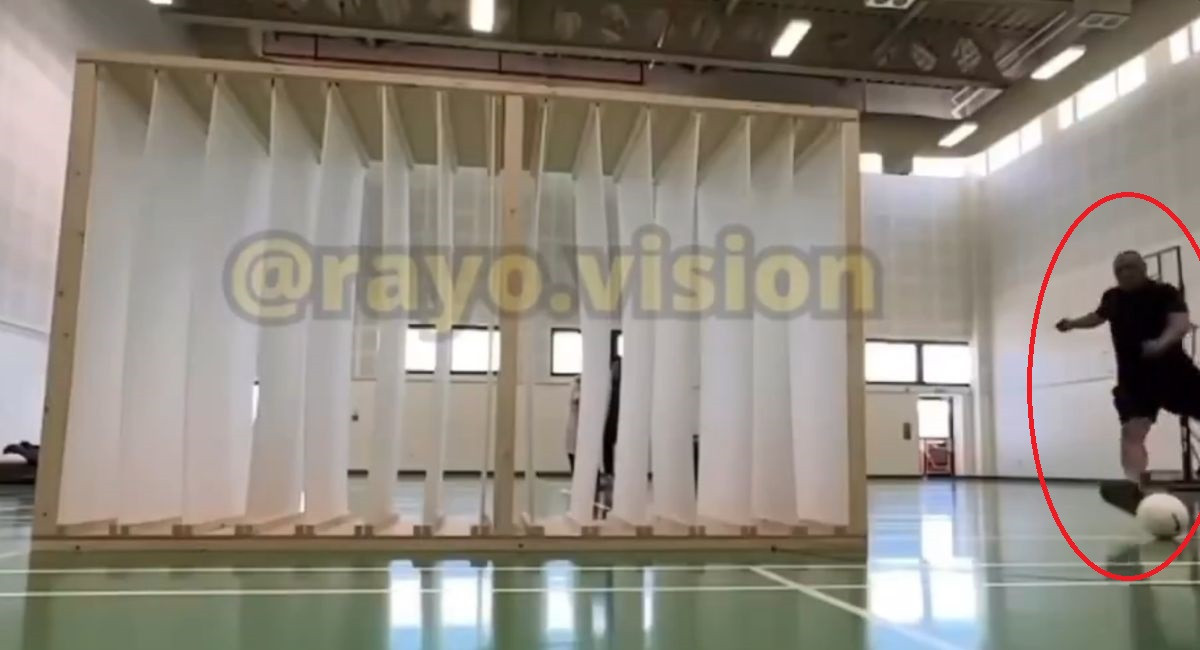 Roberto Carlos (51) s raketom od 180 km/h uništava šta hoće: Plastika, drvo, kamen, nebitno je! Roberto Carlos (51) s raketom od 180 km/h uništava šta hoće: Plastika, drvo, kamen, nebitno je!