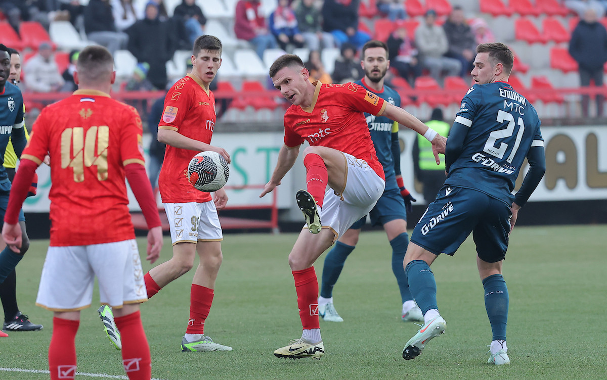 Scene sa utakmice Crvene zvezde kao dokaz koliko je Superliga nebitna: "Bruka i sramota!"
